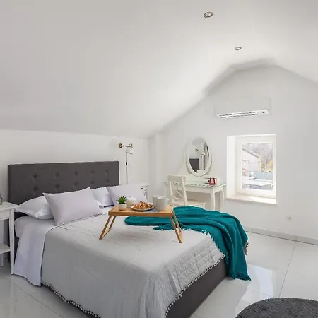 Apartament Charm Heritage Sutivan